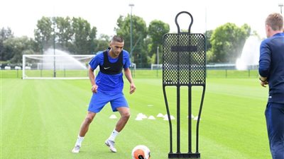 زياش يرفض المقارنة بـ هازارد