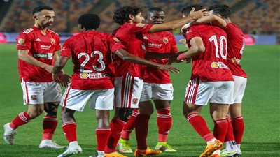 لطفي يقود تشكيل الأهلي لمباراة المصري في ختام الدوري