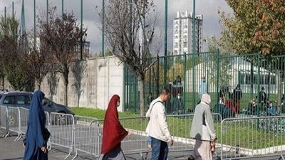 احتجاج العشرات في فرنسا ضد مشروع بناء مدرسة إسلامية (صور)