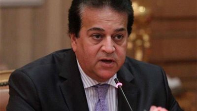 وزير التعليم العالي يتفقد مستشفى بنها الجامعي للاطمئنان على مصابي حادث قطار طوخ