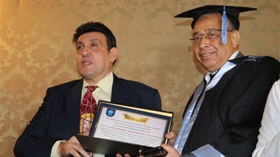 الأمم المتحدة للفنون تكرم أمين عام نقابة المهندسين وتمنحه الدكتوراة الفخرية