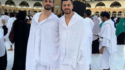 الونش ودونجا يؤديان مناسك العمرة