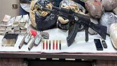 ضبط متهمين بحوزتهما أسلحة ومخدرات في القاهرة ومطروح