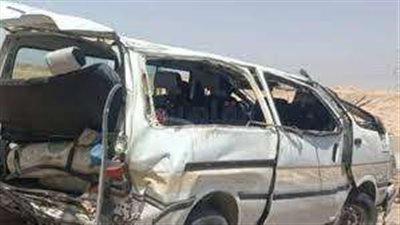 إصابة 11 شخص إثر انقلاب ميكروباص بطريق السويس الصحراوي