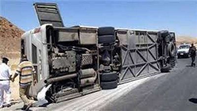 إصابة 26 شخصا في حادث انقلاب أتوبيس على طريق السويس- العين السخنة