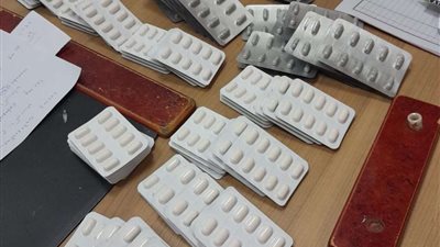 ضبط مسافر بحوزته كمية كبيرة من أدوية مدرجة بجداول المخدرات