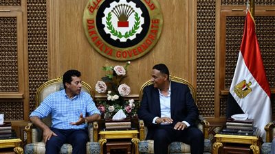 وزير الرياضة ومحافظ الدقهلية يفتتحان حمام سباحة بمركز شباب 