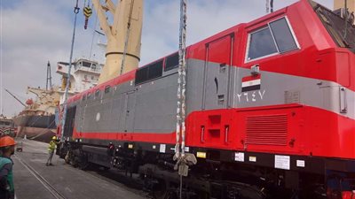 وزير النقل: وصول 20 جرار سكة حديد جديدة  إلى ميناء الإسكندرية