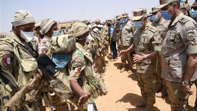 رئيس أركان حرب القوات المسلحة يشهد مشروع مراكز قيادة خارجى (إعصار62)