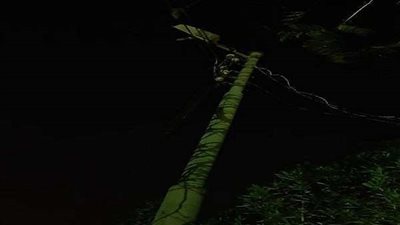 بالصور.. شوارع قرية عرب العيايدة بالصف مظلمة وأعمدة الإنارة بمصابيح تالفة