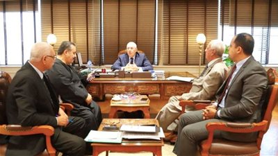 وزير الزراعة يناقش آليات تطوير التعاونيات على قانون التعاون الزراعى