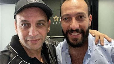 مصطفى قمر يحتفل بعيد ميلاد شقيقه الأصغر