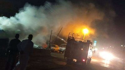 السيطرة على حريق بسيارة بالقرب من كوبري الشموت ببنها