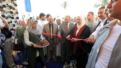 إقبال الزوار  على معرض 