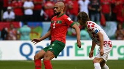 أهلي جدة ينافس مانشستر يونايتد على ضم سفيان أمبراط