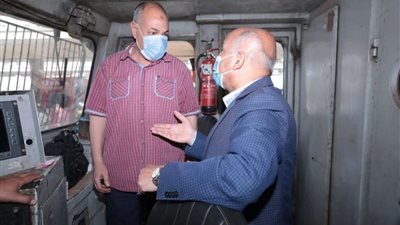 بسبب الزي الرسمي.. وزير النقل يوجه بتطبيق لائحة الجزاءات على سائق قطار810
