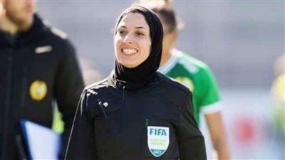 بعد المشاركة بطاقم تحكيم مباراة إنجلترا اليوم.. تعرف على مسيرة هبة سعدية