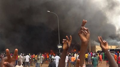 خبراء: انقلاب النيجر صفعة للديمقراطية.. وناقوس خطر على القارة الإفريقية