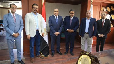محافظ سوهاج يستقبل وفد اللجنة العلمية لدعم صحة المرأة المصرية