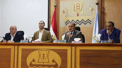 محافظ كفر الشيخ يوجه بترشيد الكهرباء في المصالح الحكومية والطرق