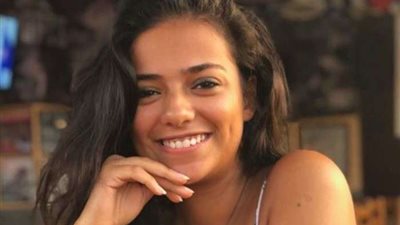 بشكل رومانسي في الشارع.. ثراء جبيل تحتفل بخطوبتها (صور)