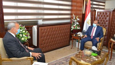 وزير التنمية المحلية يتابع مع محافظ القليوبية تطورات منظومة المخلفات والريف المصري