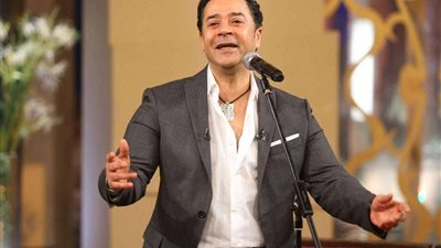 في العاشرة مساءً.. بدء دخول الجماهير لحفل مدحت صالح بمهرجان العلمين