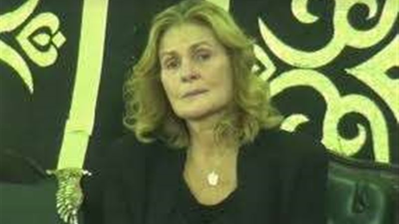 الفنانة يسرا