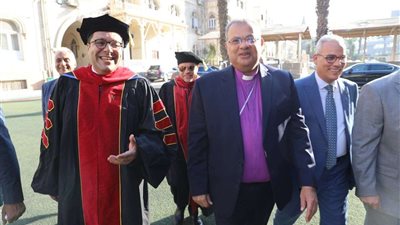 رئيس الطائفة الإنجيلية بمصر يشهد حفل تخرج كلية لاهوت المثال
