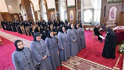 البابا تواضروس يصلي لسبع راهبات جدد بدير 