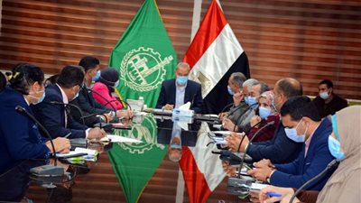 محافظ القليوبية يبحث تطوير منظومة النقل الجماعي