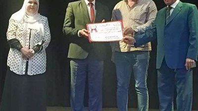 وكيل وزارة التربية والتعليم بالجيزة يكرم إدارة العمرانية التعليمية