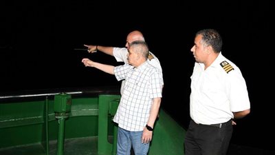 انتشال القاطرة الغارقة في قناة السويس.. وكشف مفصل عن أسباب الحادث