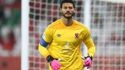 قرار عاجل من إدارة الأهلي بشأن راتب حارس الفريق محمد الشناوي