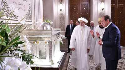 شاهد.. لحظة وصول الرئيس عبد الفتاح السيسي لافتتاح مسجد السيدة نفيسة