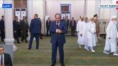 شاهد.. الرئيس السيسي يصلي ركعتين خلال افتتاح مسجد السيدة نفيسة