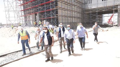 وزير النقل يرسل برقية تهنئة  للعاملين