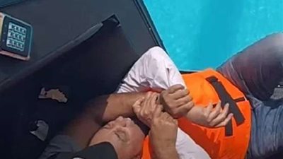 ماذا فعل طارق يحيى مع مساعد رامز عقله طار؟