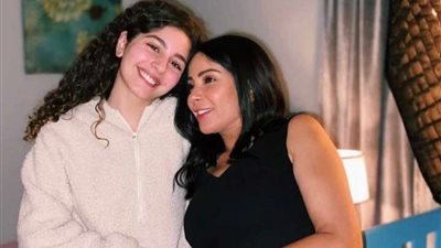 مايان السيد لـ منى زكي: 