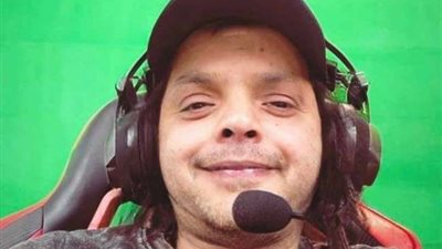 محمد هنيدي يشارك جمهوره بصورته داخل أحد استوديوهات التسجيل