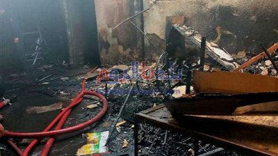 السيطرة على حريق داخل سوق تجارى بطنطا.. صور