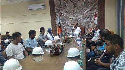 مستشار وزير الإنتاج الحربي يجتمع مع العاملين للاستماع لمقترحاتهم