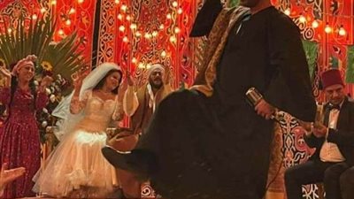 أحمد سعد يشارك جمهوره بصورة من حفل زفاف سمية الخشاب في مسلسل 