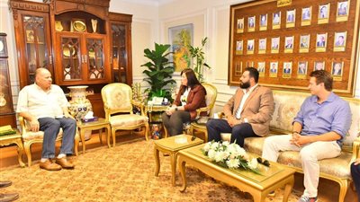 محافظ أسيوط  يلتقي مسئولي مبادرة 