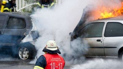 كشف تفاصيل اشتعال النيران فى سيارة تستخدم مقهى متنقل بالجيزة