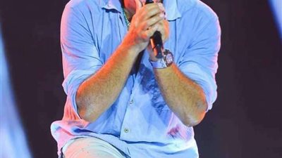 عمرو دياب يشعل حفله في الساحل الشمالي