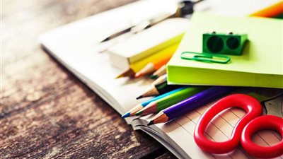 انخفاضات في أسعار المستلزمات المدرسية هذا العام.. شعبة الأدوات الكتابية تكشف التفاصيل