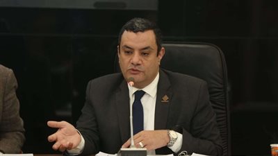 خاص| أكمل نجاتي يكشف تفاصيل مقترحه للحد من الدين.. ويؤكد: مصر قادرة على السداد