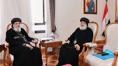 البابا تواضروس يستقبل اثنين من أساقفة العموم بالقاهرة