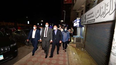 محافظ الدقهلية يجري جولة تفقدية للتأكد من غلق كافة المحال والمولات التجارية والمقاهي والمطاعم